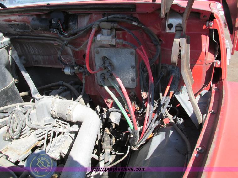 image for item I4044 1994 Ford F700 oil distributor truck