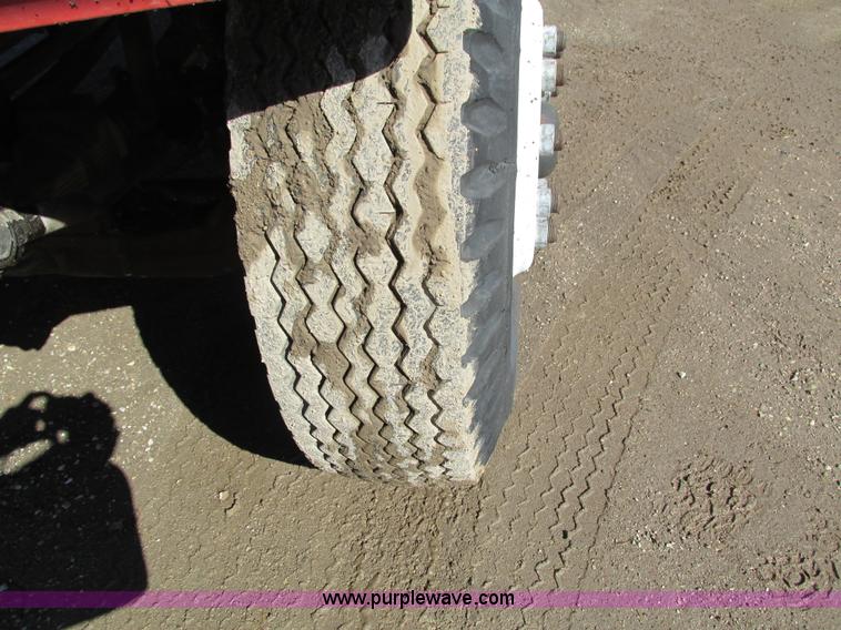 image for item I4044 1994 Ford F700 oil distributor truck