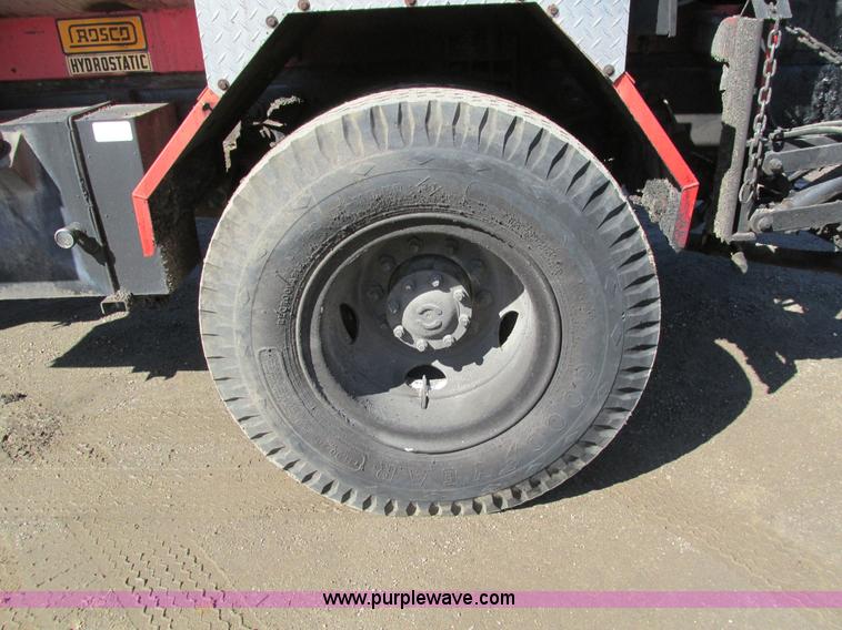 image for item I4044 1994 Ford F700 oil distributor truck