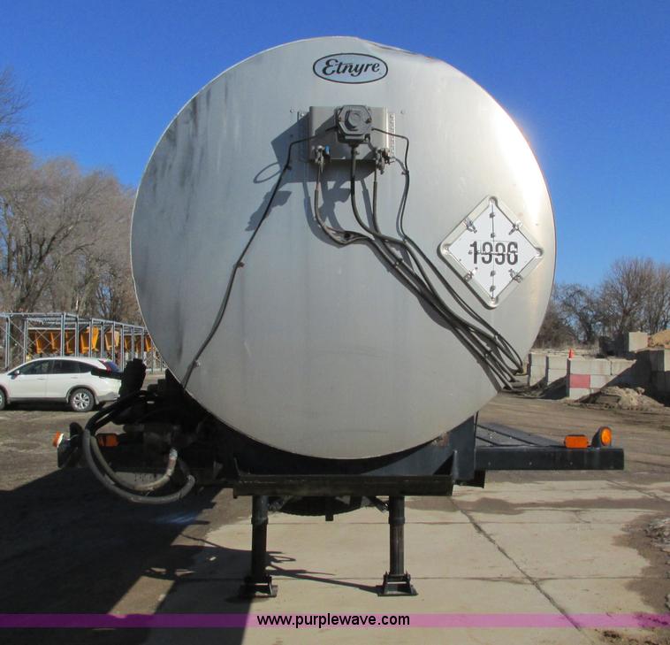 image for item I4045 1993 Etnyre asphalt tanker trailer
