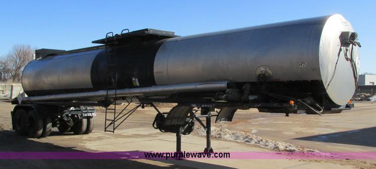 image for item I4045 1993 Etnyre asphalt tanker trailer