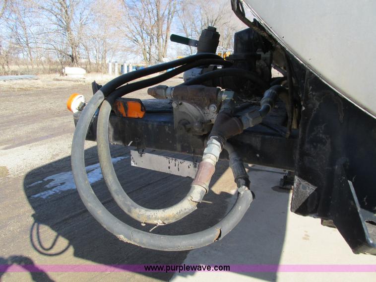 image for item I4045 1993 Etnyre asphalt tanker trailer