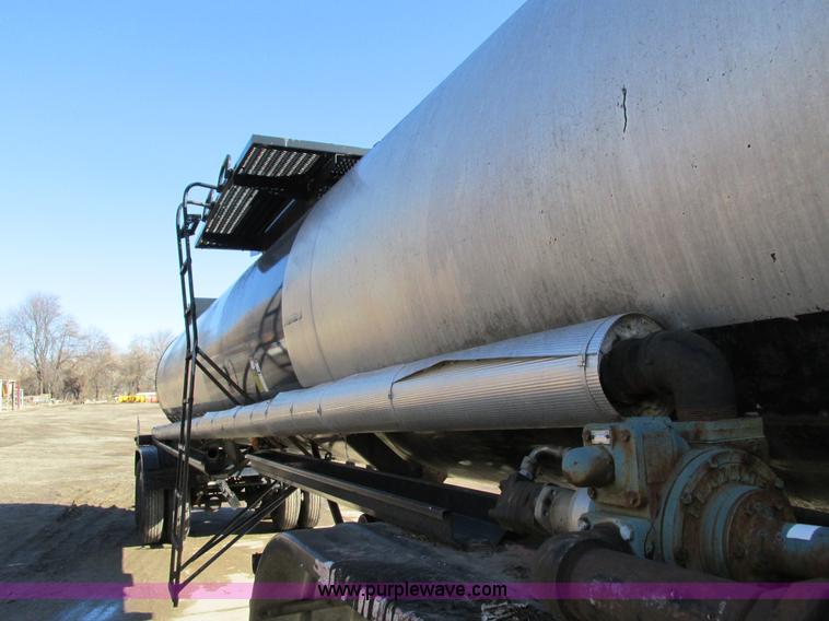 image for item I4045 1993 Etnyre asphalt tanker trailer