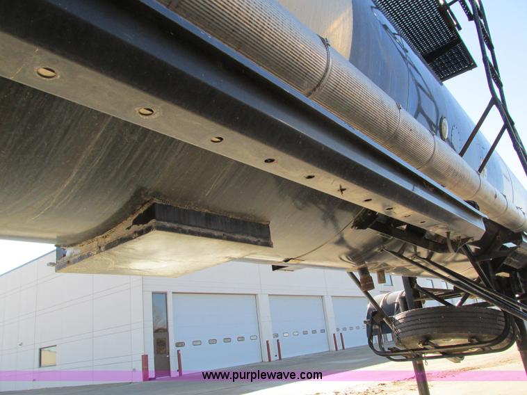 image for item I4045 1993 Etnyre asphalt tanker trailer