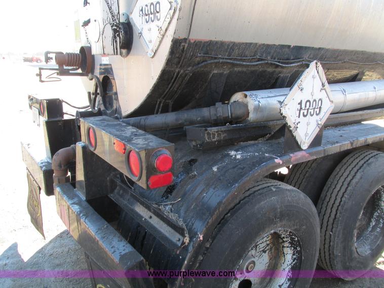 image for item I4045 1993 Etnyre asphalt tanker trailer