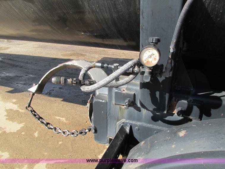 image for item I4045 1993 Etnyre asphalt tanker trailer