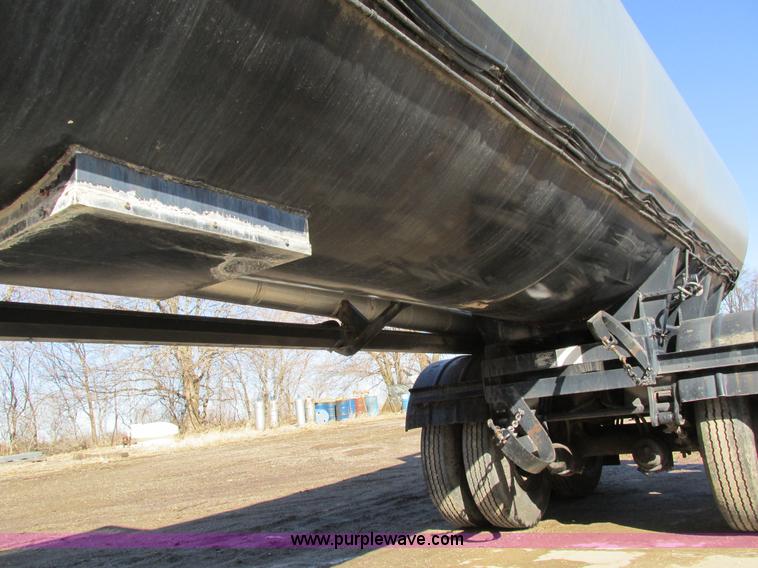 image for item I4045 1993 Etnyre asphalt tanker trailer