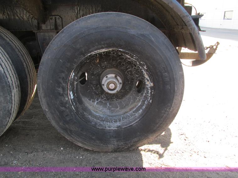 image for item I4045 1993 Etnyre asphalt tanker trailer