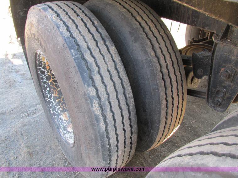 image for item I4045 1993 Etnyre asphalt tanker trailer