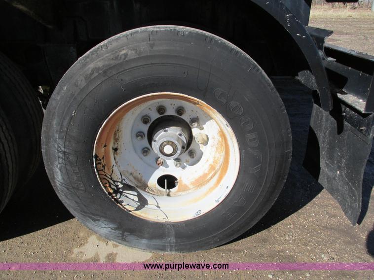 image for item I4045 1993 Etnyre asphalt tanker trailer