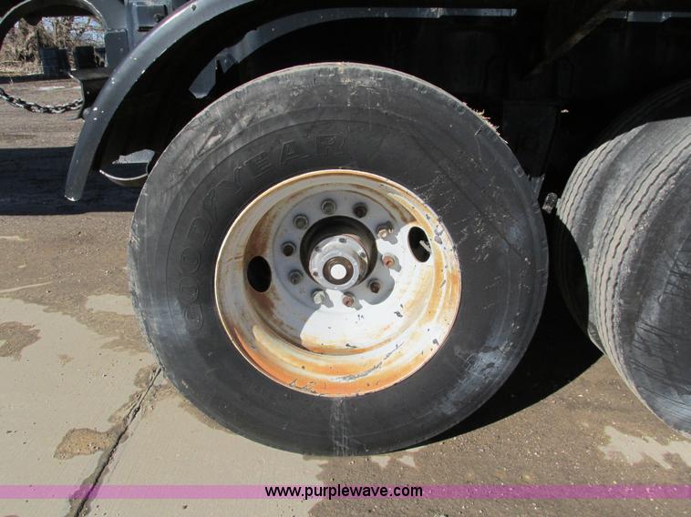 image for item I4045 1993 Etnyre asphalt tanker trailer