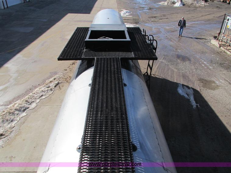 image for item I4045 1993 Etnyre asphalt tanker trailer