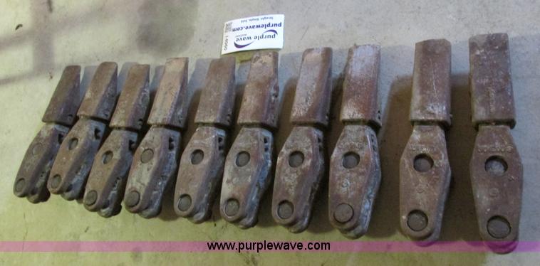 image for item I4060 Assorted bucket attachments