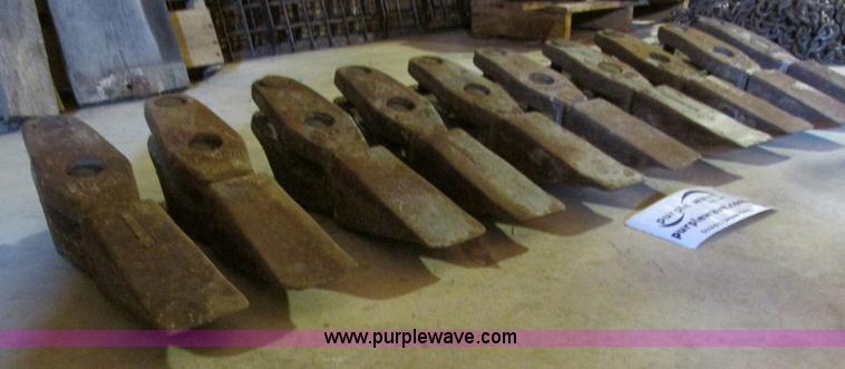 image for item I4060 Assorted bucket attachments