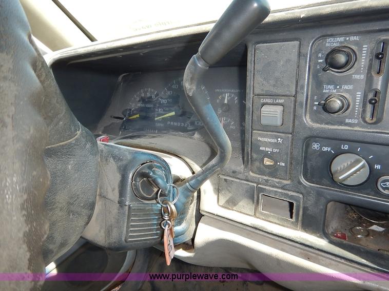 image for item I5018 1998 Chevrolet 1500 pickup truck