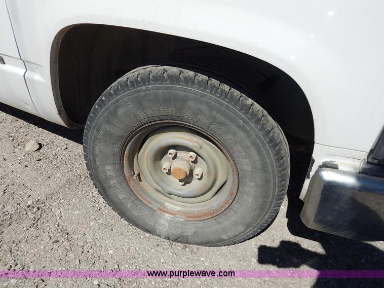 image for item I5018 1998 Chevrolet 1500 pickup truck