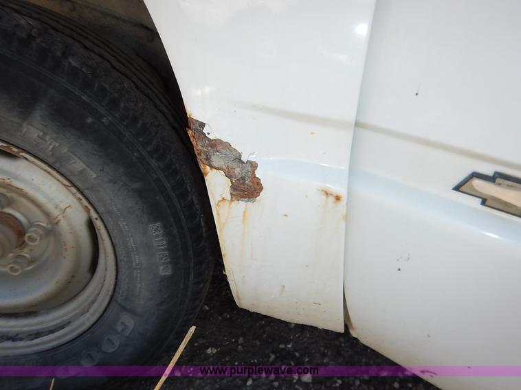 image for item I5018 1998 Chevrolet 1500 pickup truck