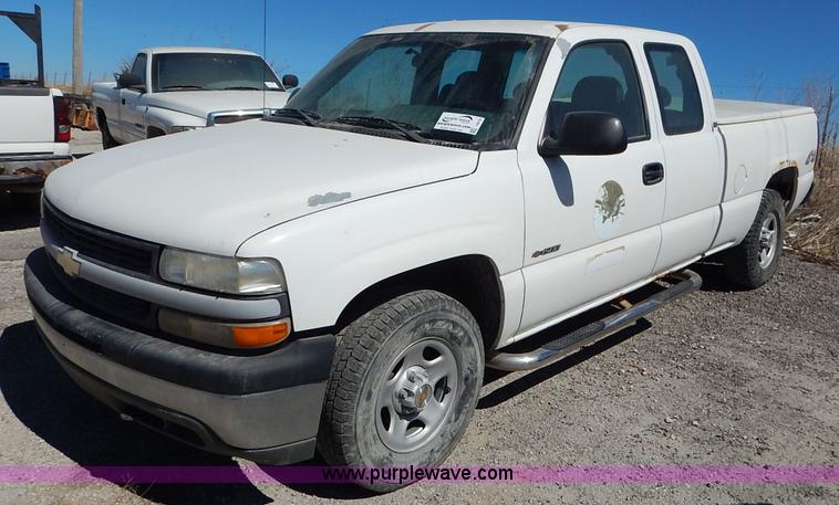 image for item I5019 2002 Chevrolet Silverado 1500 Ext. Cab pickup truck