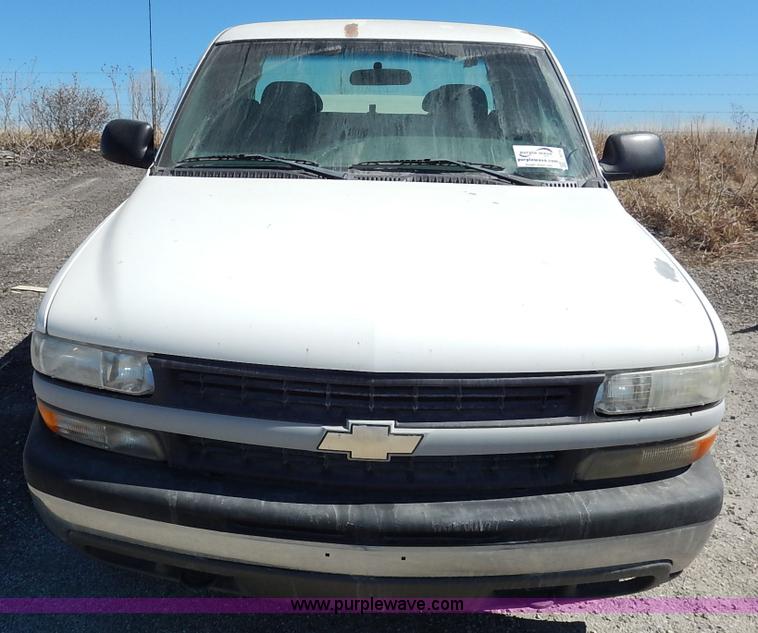 image for item I5019 2002 Chevrolet Silverado 1500 Ext. Cab pickup truck