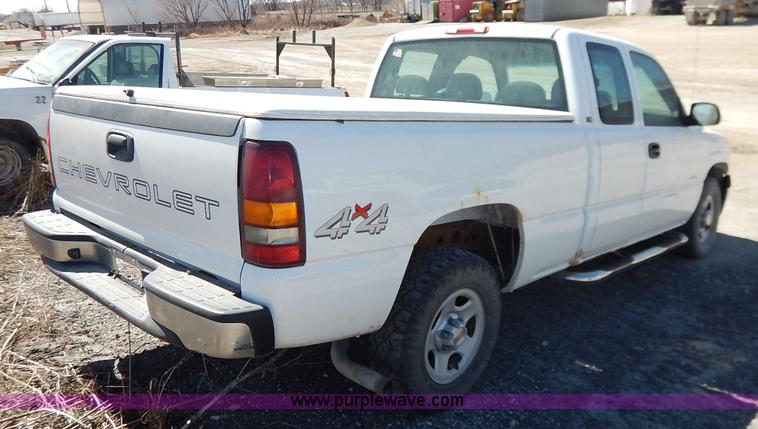 image for item I5019 2002 Chevrolet Silverado 1500 Ext. Cab pickup truck