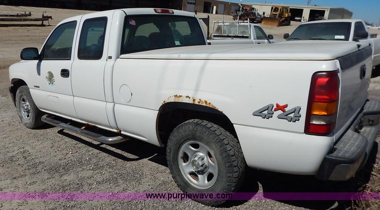 image for item I5019 2002 Chevrolet Silverado 1500 Ext. Cab pickup truck