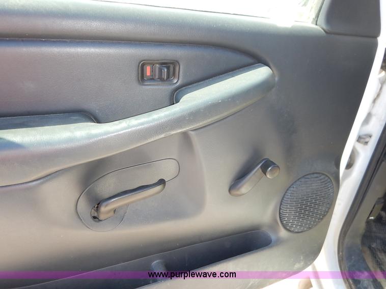 image for item I5019 2002 Chevrolet Silverado 1500 Ext. Cab pickup truck