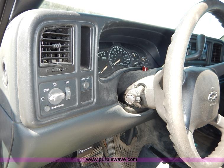 image for item I5019 2002 Chevrolet Silverado 1500 Ext. Cab pickup truck