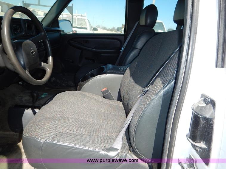 image for item I5019 2002 Chevrolet Silverado 1500 Ext. Cab pickup truck