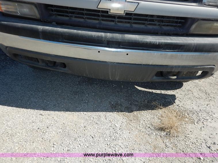 image for item I5019 2002 Chevrolet Silverado 1500 Ext. Cab pickup truck