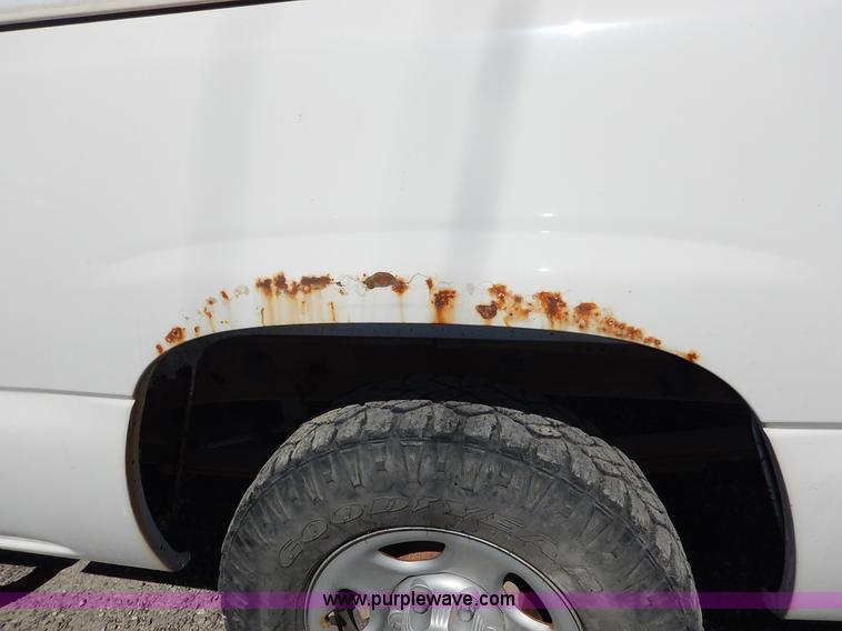 image for item I5019 2002 Chevrolet Silverado 1500 Ext. Cab pickup truck