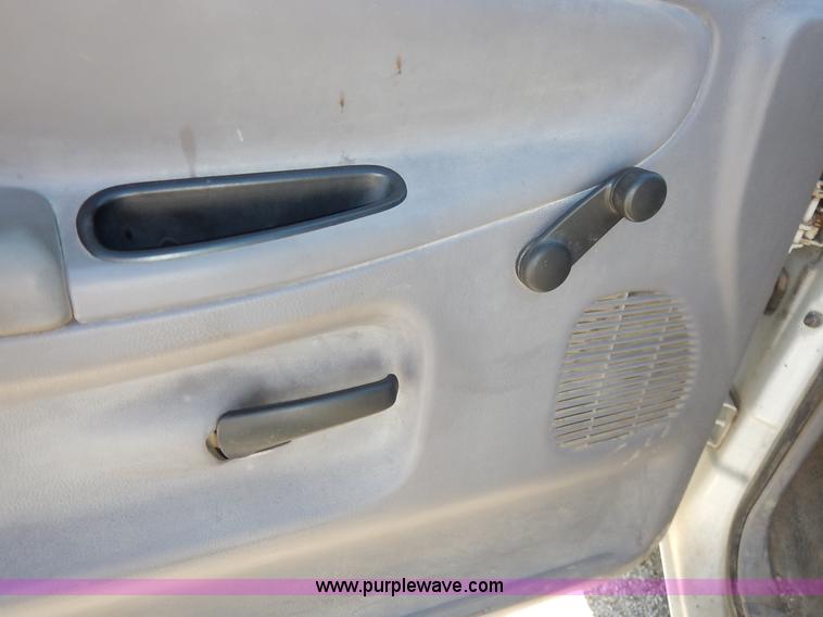 image for item I5020 2001 Dodge Ram 1500 pickup truck