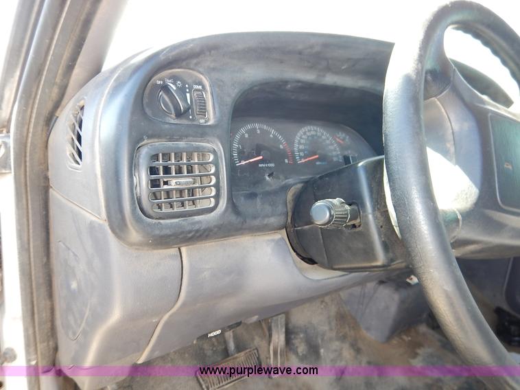 image for item I5020 2001 Dodge Ram 1500 pickup truck