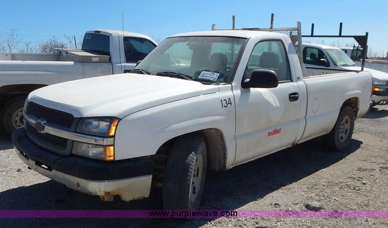 image for item I5021 2004 Chevrolet Silverado 1500 pickup truck