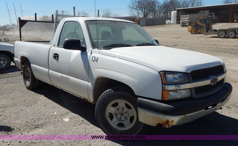 image for item I5021 2004 Chevrolet Silverado 1500 pickup truck