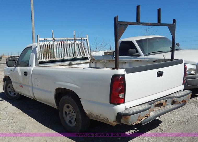 image for item I5021 2004 Chevrolet Silverado 1500 pickup truck