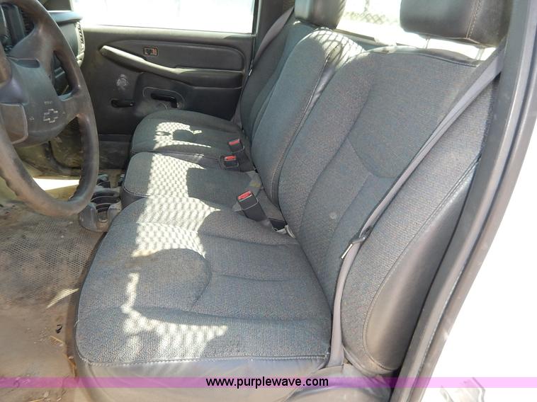 image for item I5021 2004 Chevrolet Silverado 1500 pickup truck