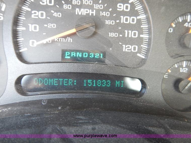 image for item I5021 2004 Chevrolet Silverado 1500 pickup truck