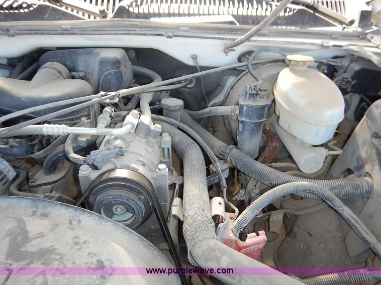 image for item I5021 2004 Chevrolet Silverado 1500 pickup truck