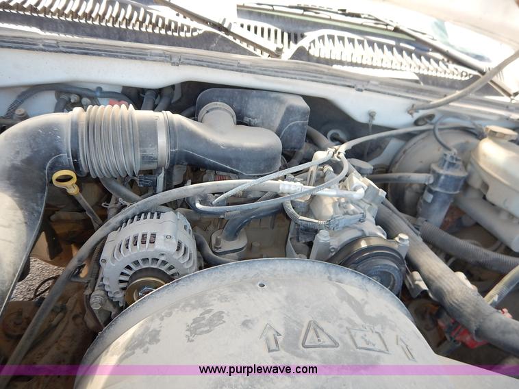 image for item I5021 2004 Chevrolet Silverado 1500 pickup truck