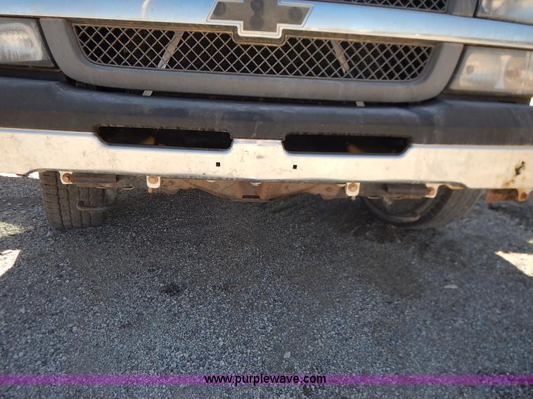 image for item I5021 2004 Chevrolet Silverado 1500 pickup truck