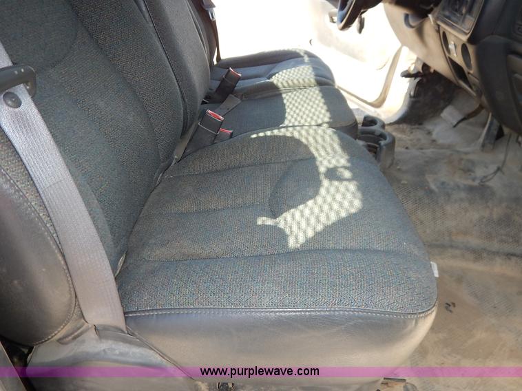 image for item I5021 2004 Chevrolet Silverado 1500 pickup truck