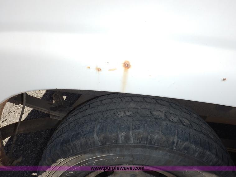 image for item I5021 2004 Chevrolet Silverado 1500 pickup truck