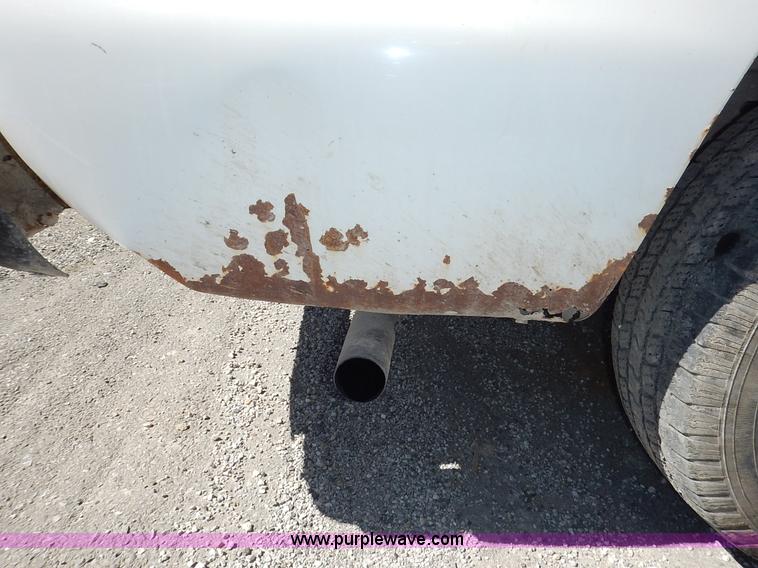 image for item I5021 2004 Chevrolet Silverado 1500 pickup truck