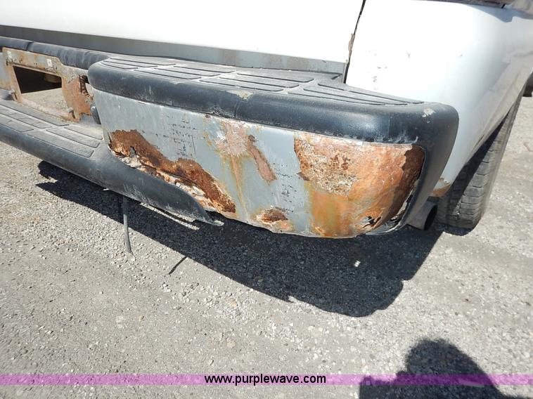 image for item I5021 2004 Chevrolet Silverado 1500 pickup truck