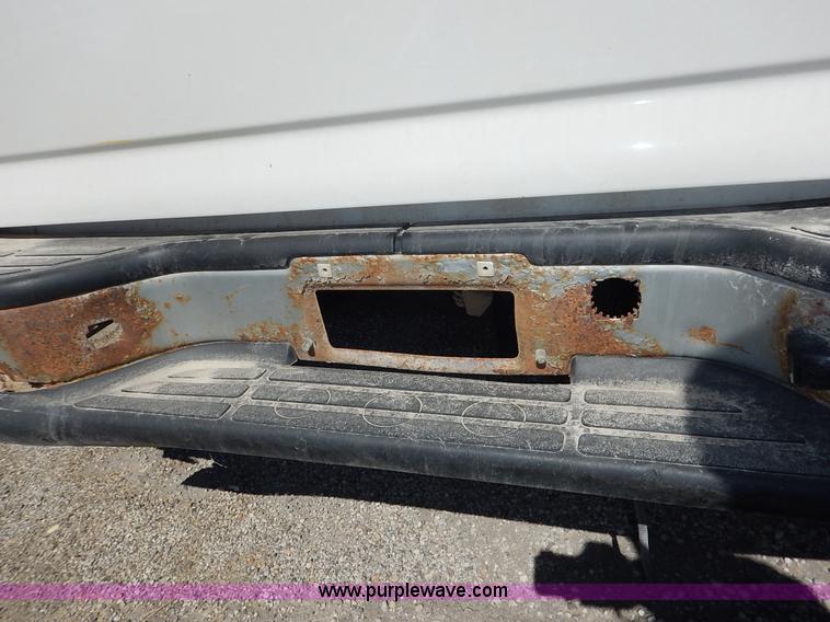 image for item I5021 2004 Chevrolet Silverado 1500 pickup truck