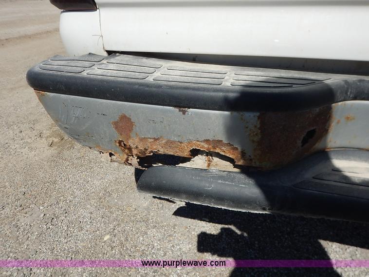 image for item I5021 2004 Chevrolet Silverado 1500 pickup truck