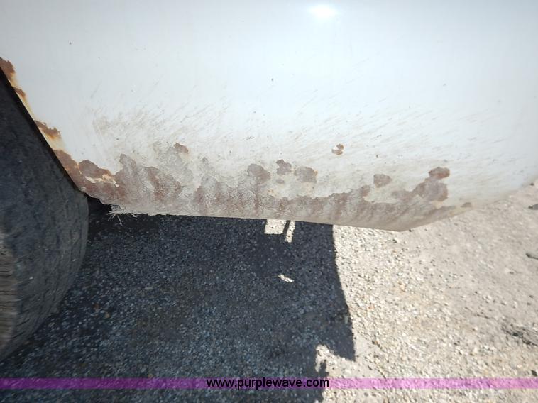 image for item I5021 2004 Chevrolet Silverado 1500 pickup truck