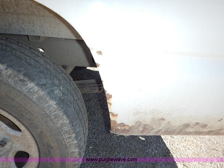 image for item I5021 2004 Chevrolet Silverado 1500 pickup truck