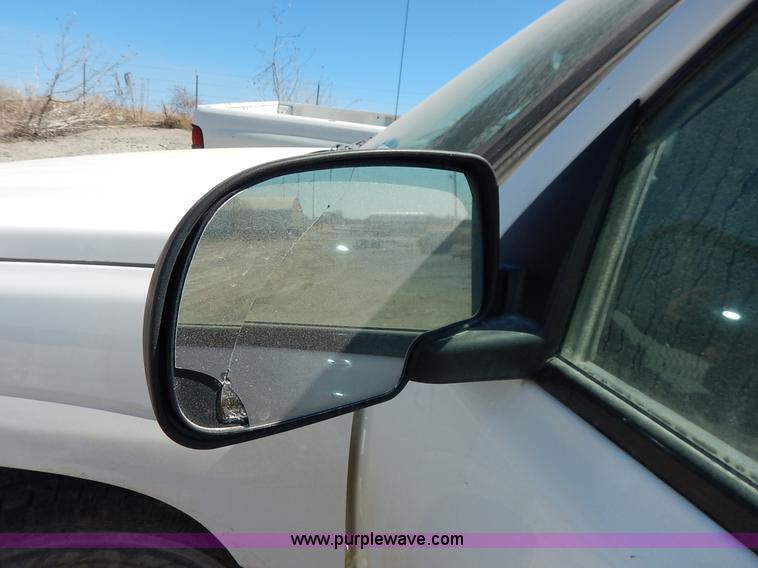 image for item I5021 2004 Chevrolet Silverado 1500 pickup truck