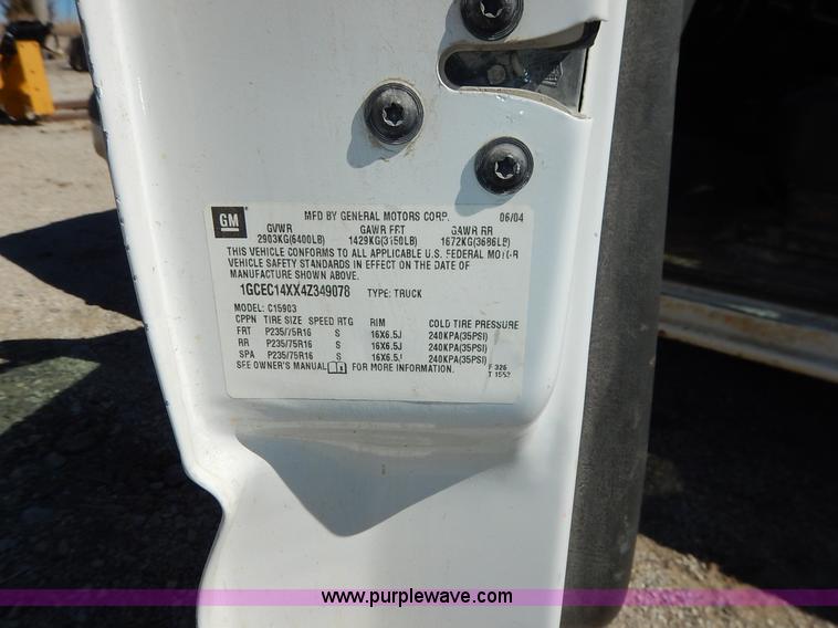 image for item I5021 2004 Chevrolet Silverado 1500 pickup truck